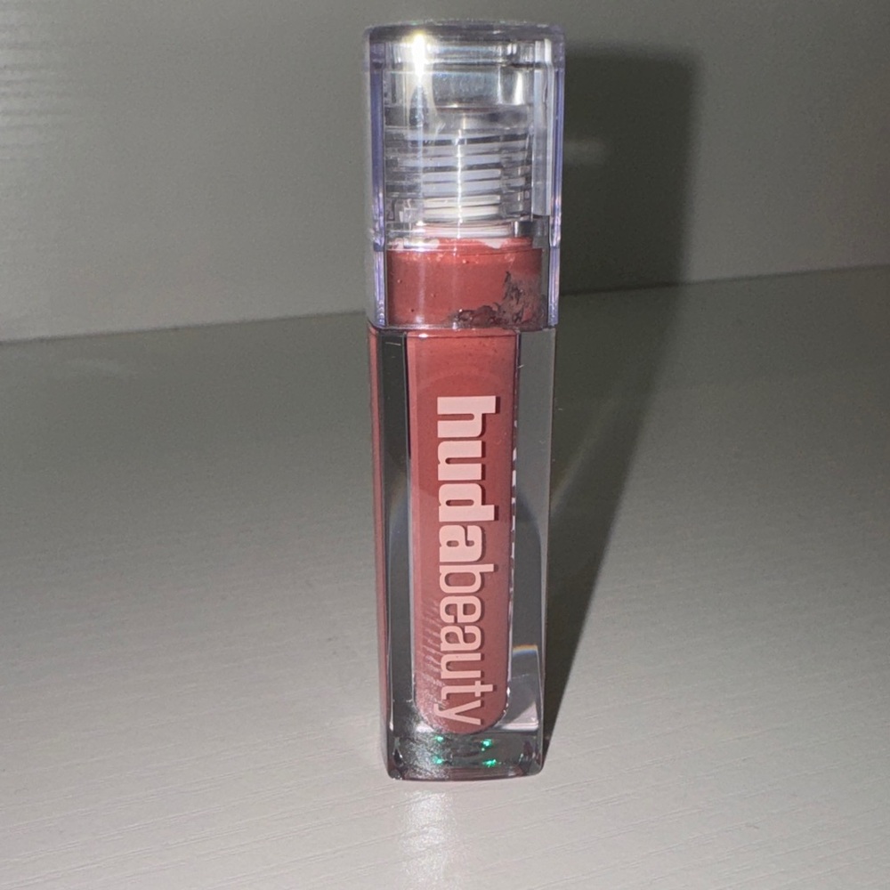 HUDA BEAUTY Gloss Bombshell